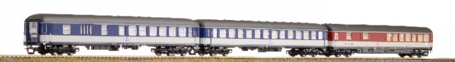 Passenger car set in Pop livery<br /><a href='images/pictures/Tillig/01471.jpg' target='_blank'>Full size image</a>